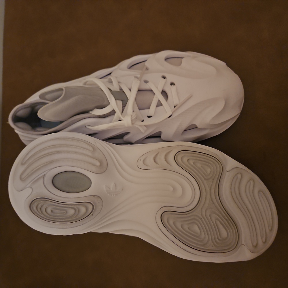 Adidas - Picture 2 of 4
